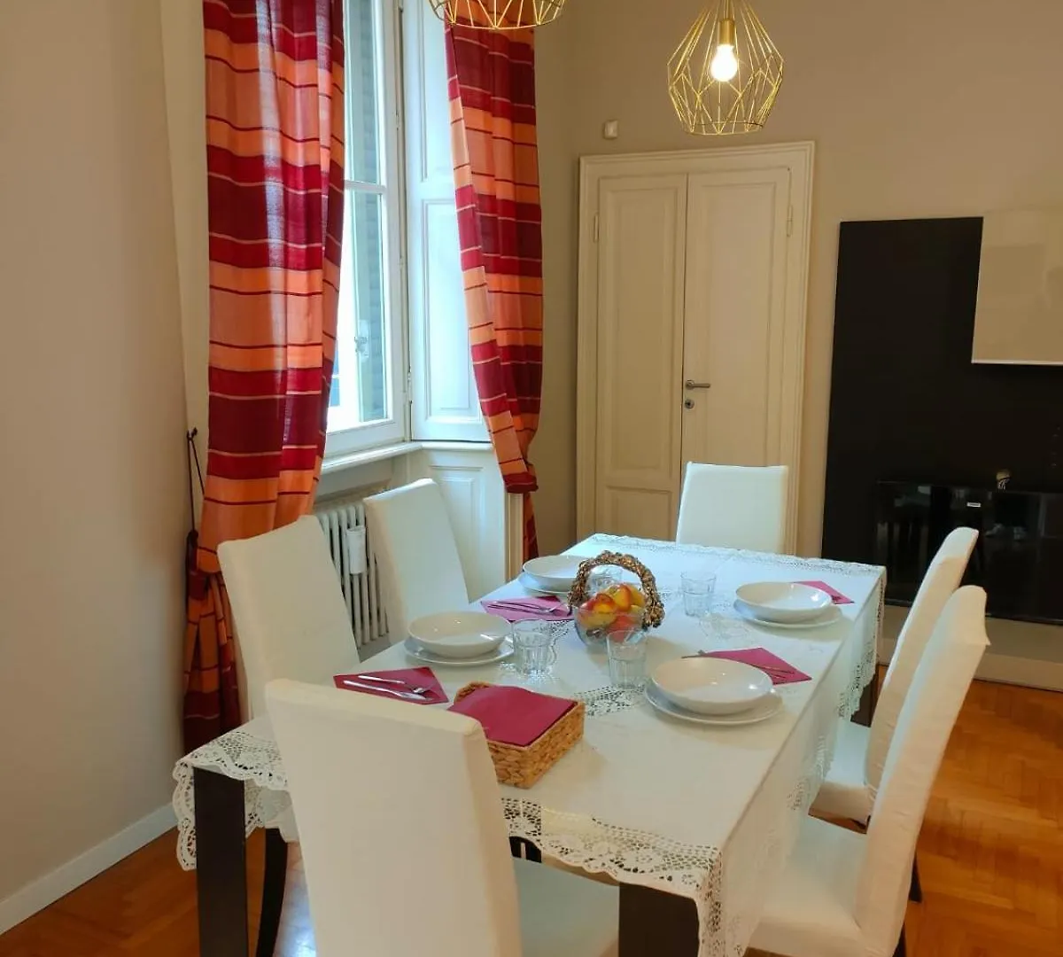 Esclusive & Elegant Loft, Duomo 10 Minutes Daire Milano 0*,  İtalya